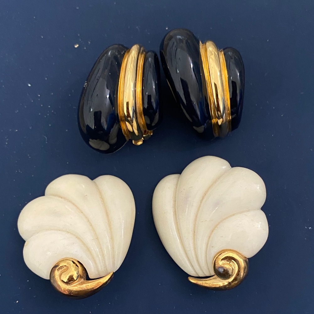 Vintage St. John 80s retro Elegant Gold and Black Clip-On Earrings enamel